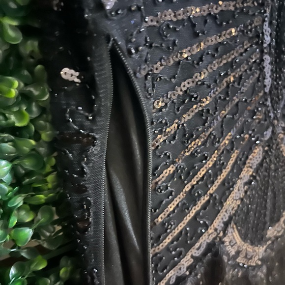 Flapper style dress in all black. Size large. ZIP side. - Picture 6 of 11